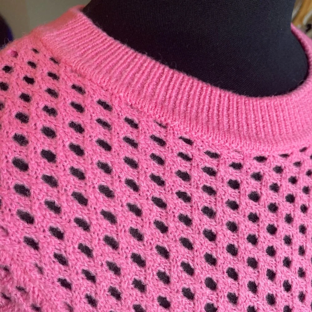 H&M Divided crop Pink Knit Short Sleeve Sweater, size large - Picture 4 of 10